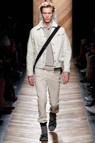 Look 15